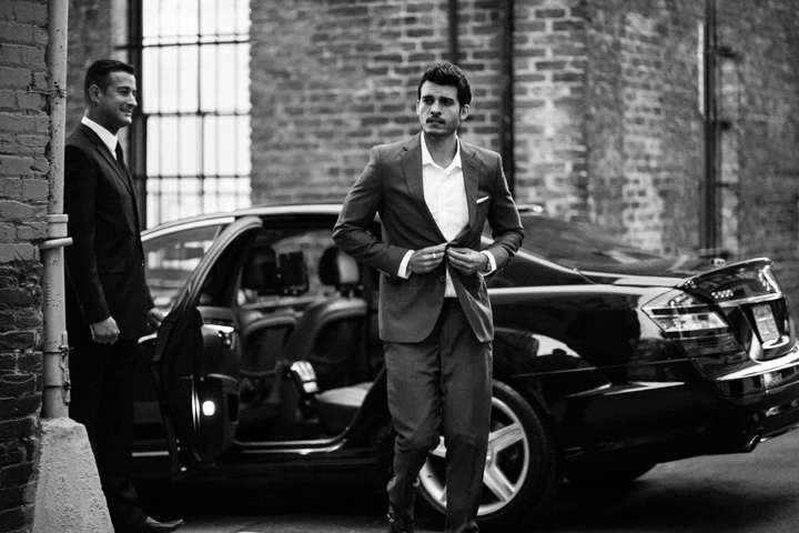 DriverForVip.fr, société de transport de personne à Paris, spécialisée dans la location de véhicules avec chauffeur : Berline, Limousine, Minibus, Minicar, Autocar.